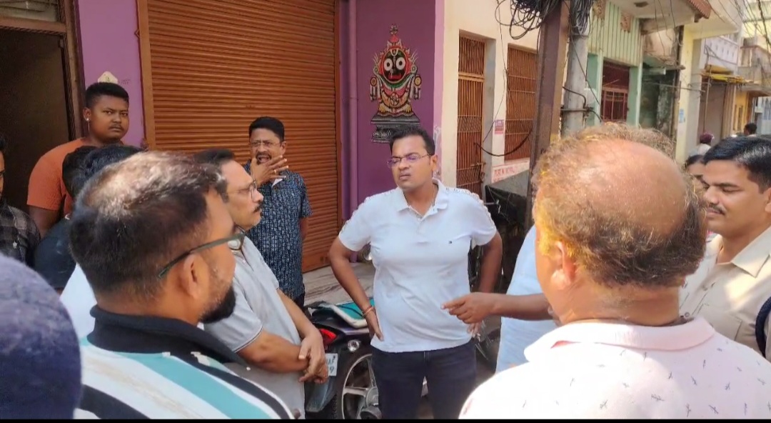 ରଥଯାତ୍ରା ପାଇ ସାହି ଅଞ୍ଚଳ ପରିଦର୍ଶନ ସହ ବିଭିନ୍ନ ସମସ୍ୟା ନେଇ ଲୋକଙ୍କ ସହ କଥା ହେଲେ ଏସପି