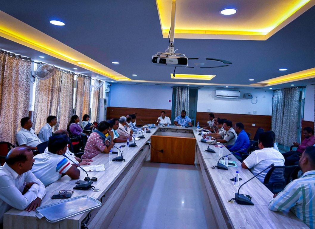 ସ୍ନାନ ଯାତ୍ରା ଓ ରଥଯାତ୍ରା ଶୃଙ୍ଖଳିତ ପାଁଈ ଜିଲ୍ଲା ପ୍ରଶାସନ ସହ ବସ୍ ମାଲିକ ସଙ୍ଘ ସହ ଏକ ବୈଠକ ସ୍ଥାନୀୟ ସର୍କିଟ ହାଉସ ପରିସରରେ ଅନୁଷ୍ଠିତ 