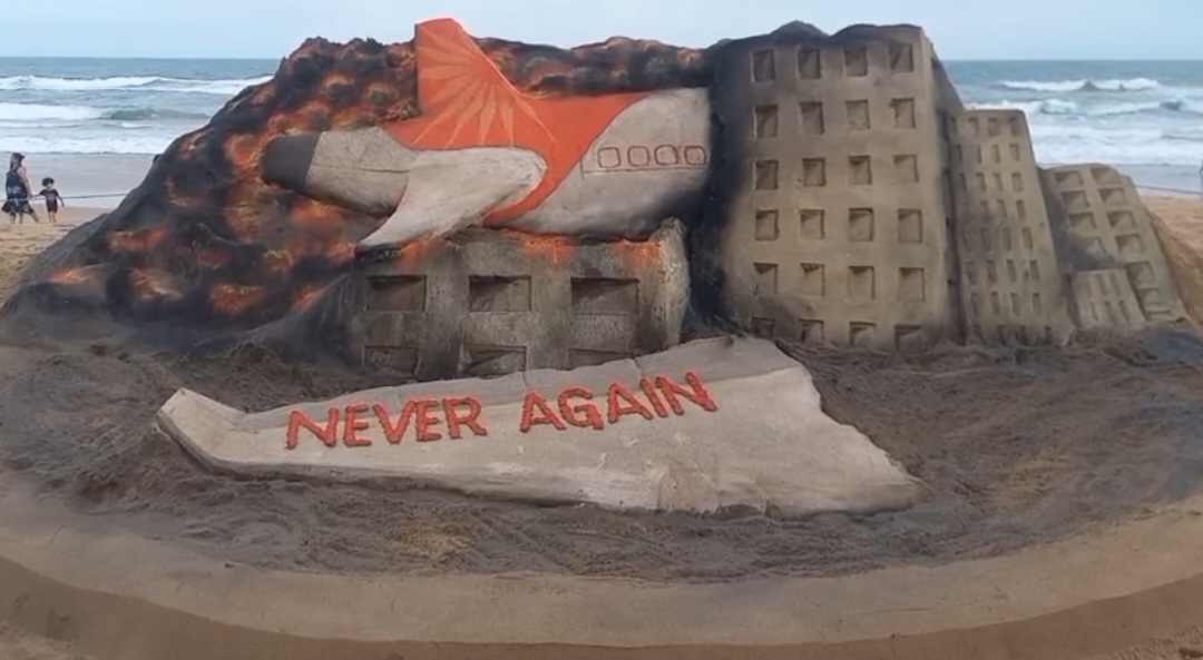 ଅହମ୍ମଦାବାଦ ବିମାନ ଦୁର୍ଘଟଣା ମୃତକଙ୍କୁ ବାଲୁକା ଚିତ୍ରକଳାରେ ଶ୍ରଦ୍ଧାଞ୍ଜଳି 