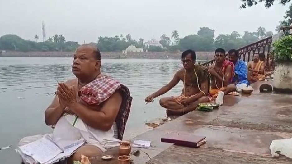 ଆଜିଠୁ ପିତୃପକ୍ଷ ଆରମ୍ଭ, ବିଭିନ୍ନ ତୀର୍ଥପୁଷ୍କରିଣୀ ଏବଂ ମହୋଦଧିରେ ପିଣ୍ଡଦାନ