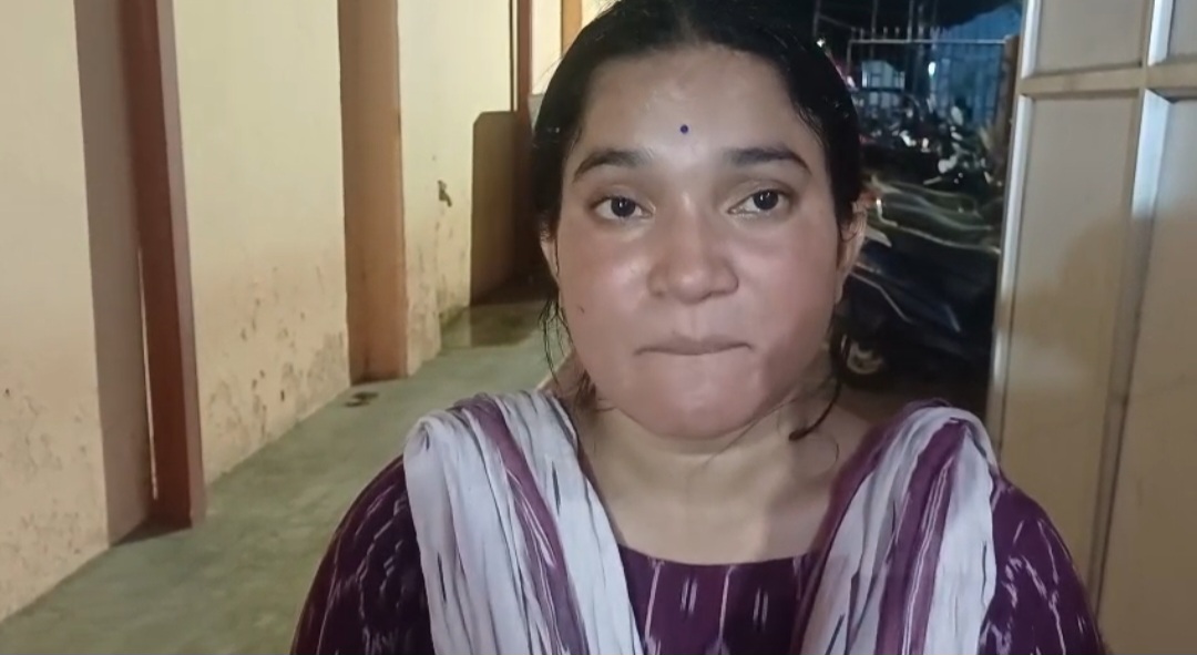 ଡାକ୍ତରାଣୀ ଙ୍କୁ ଦିଦି ଡାକିଦେଲେ ବୋଲି ବିଗିଡି ଗଲେ ମ୍ୟାଡାମ ।