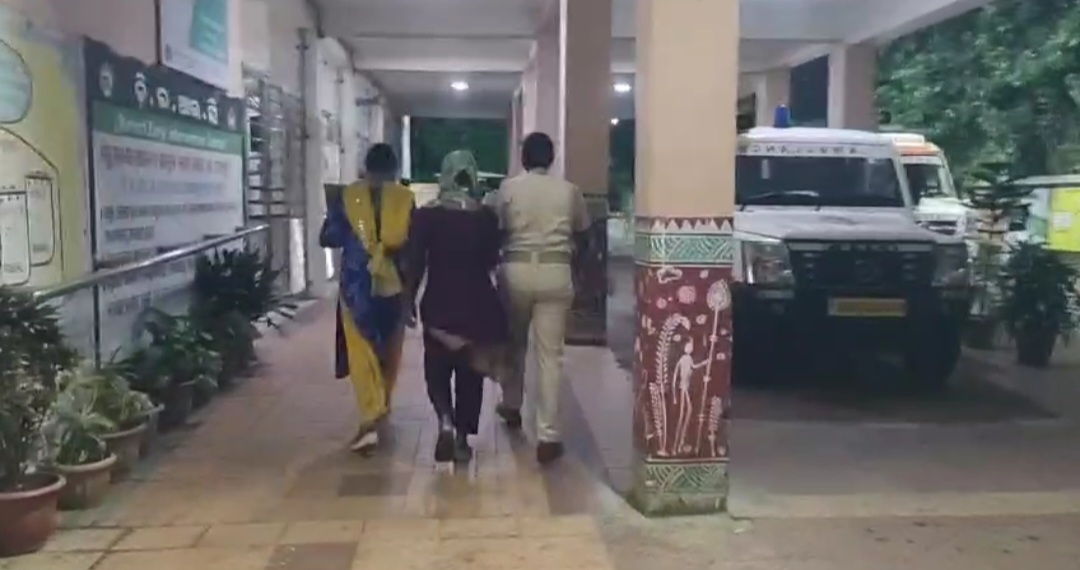 ବାଲିହରଚଣ୍ଡି  ଜଣେ ଯୁବତୀଙ୍କୁ ଗଣ ଦୁଷ୍କର୍ମ ହୋଇଥିବା ସାଂଘାତିକ ଅଭିଯୋଗ ଆସିଛି। 