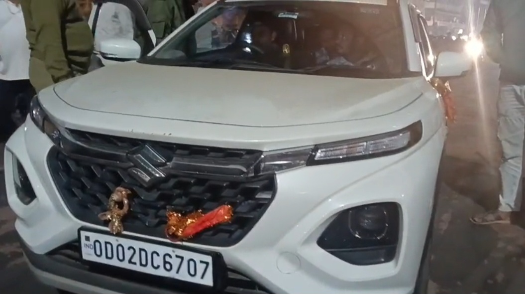 ଶ୍ରୀମନ୍ଦିର ନିଷିଦ୍ଧାଞ୍ଚଳରେ କାର୍ ପୁରାଇ ମଦ୍ଯପଙ୍କ ଉନ୍ମତ୍ତ କାଣ୍ଡ। 