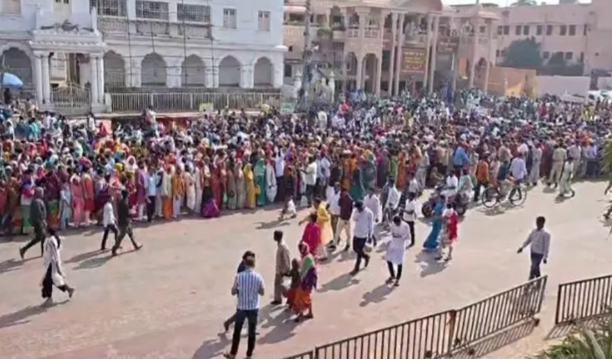 ମହାପ୍ରଭୁଙ୍କୁ ଦର୍ଶନ ପାଇଁ ବଡ଼ଦାଣ୍ଡରେ ଲାଗିଛି ଶ୍ରଦ୍ଧାଳୁଙ୍କ ଧାଡ଼ି,