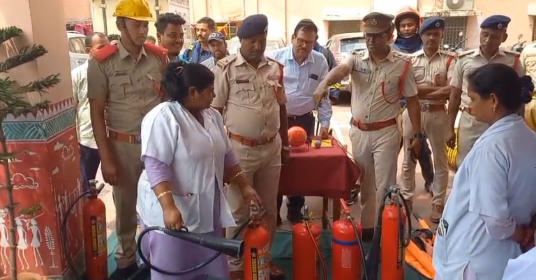 ପୁରୀ ଜିଲ୍ଲା ମୁଖ୍ୟ ଚିକିତ୍ସାଳୟରେ  ଅଗ୍ନିଶମ ବିଭାଗ ପକ୍ଷରୁ ମକଡ୍ରିଲ଼ ଅନୁଷ୍ଠିତ ହୋଇଯାଇଛି।