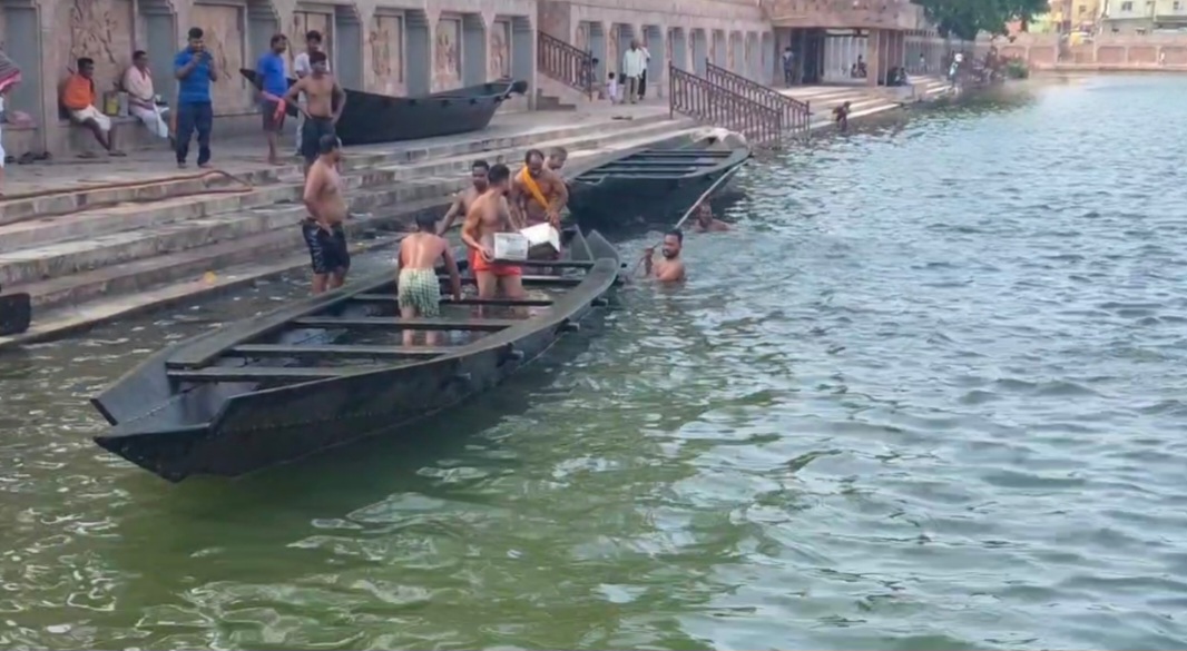 ମହାପ୍ରଭୁଙ୍କ ଚନ୍ଦନ ଯାତ୍ରା ପ୍ରସ୍ତୁତି ଆରମ୍ଭ : ନନ୍ଦା,ଭଦ୍ରା ଏବଂ ବୈଜୟନ୍ତୀ ଡଙ୍ଗାକୁ ପାଣିରୁ ବାହାର କଲେ ଭୋଇ ସେବକ