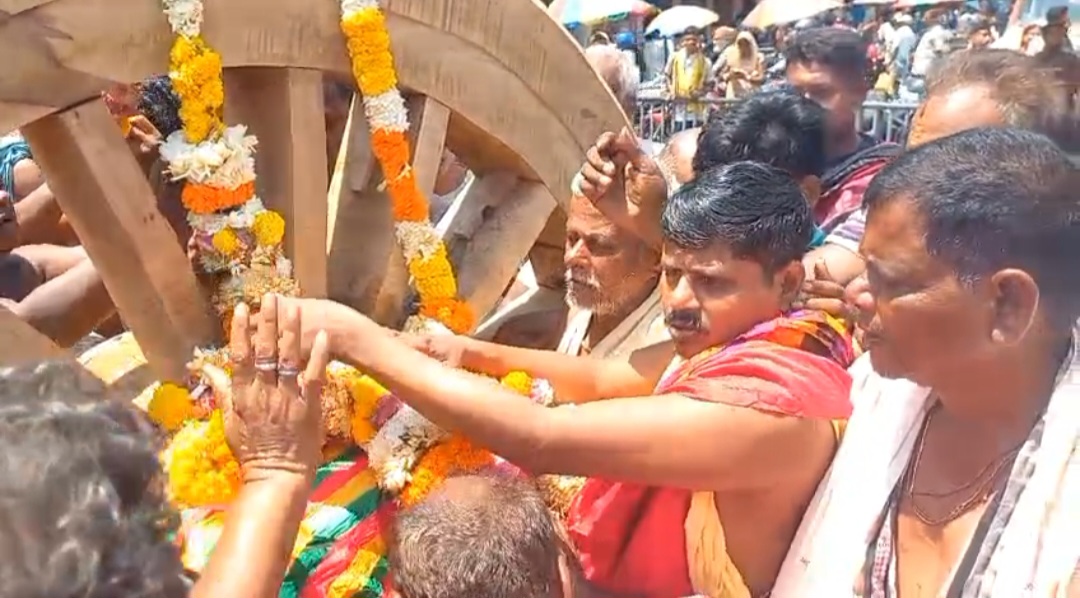 ଭଉଁରୀ ଉତ୍ସବରେ ରଥର ଚକ-ଅଖ ଡେରା ନୀତି ସମ୍ପନ୍ନ, ୩ଟି ଚକ ସହ ସଂଯୋଗ ହେଲା ଅଖ