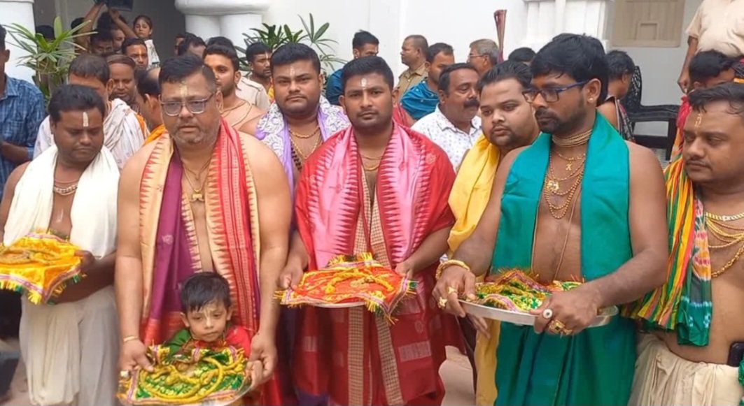 ରାଜପ୍ରସାଦ ବିଜେ ନୀତି; ଗଜପତିଙ୍କୁ ମହାପ୍ରଭୁଙ୍କ ସୁସ୍ଥତାର ସନ୍ଦେଶ ଦେଲେ ସେବାୟତ